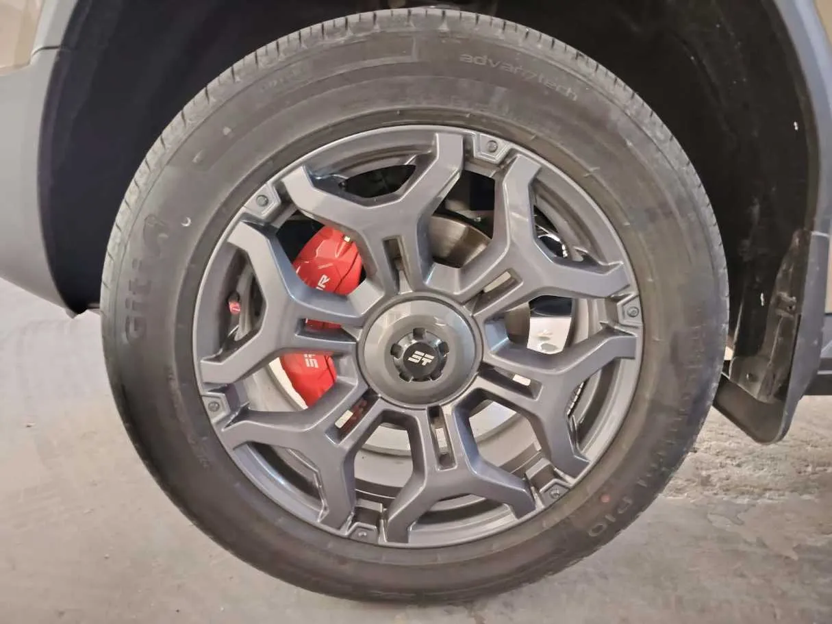 Car image 11