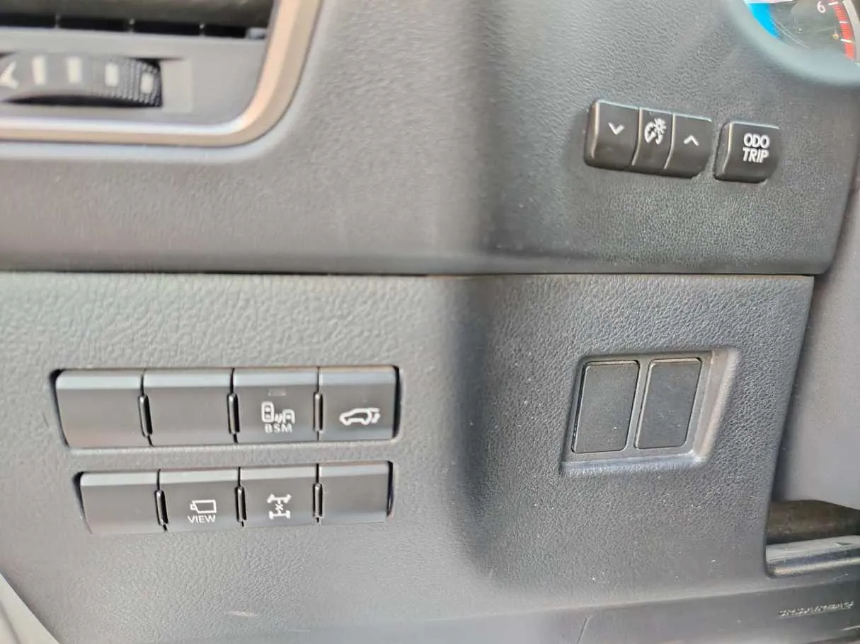 Car image 37