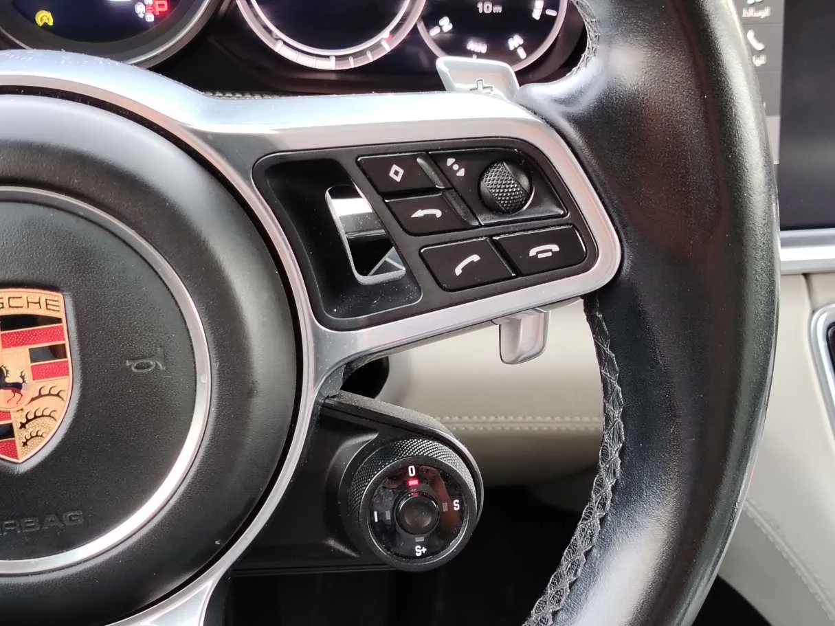 Car image 30