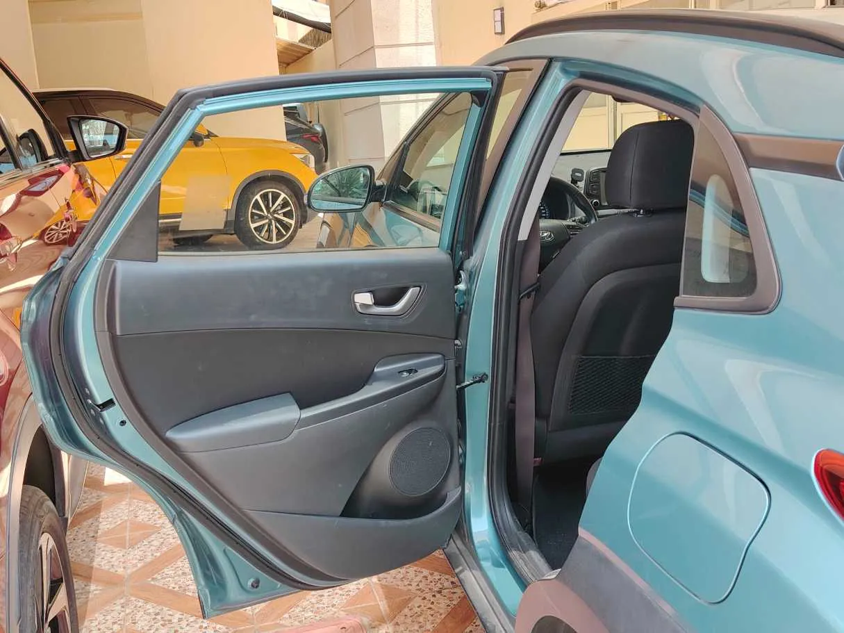 Car image 14
