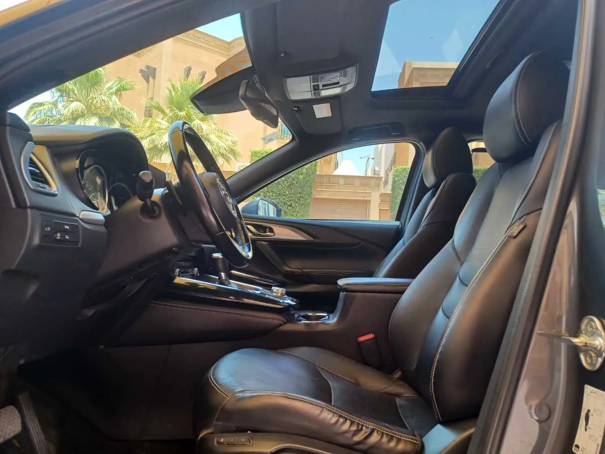 Car image 11