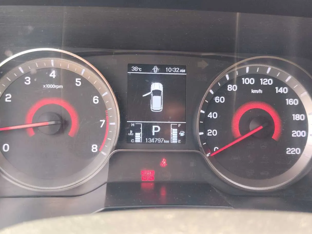 Car image 19