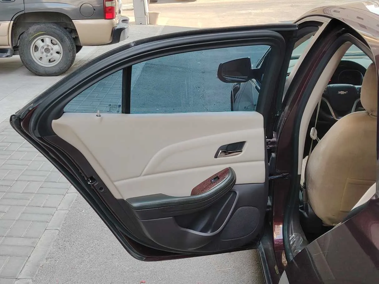 Car image 14