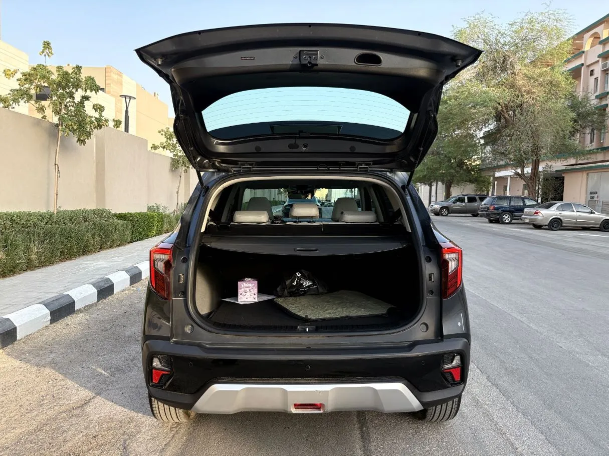 Car image 24