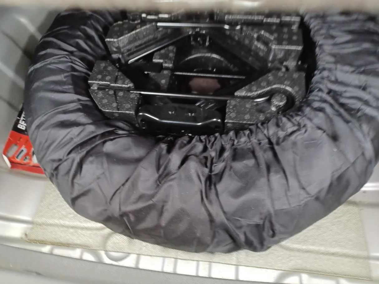 Car image 24
