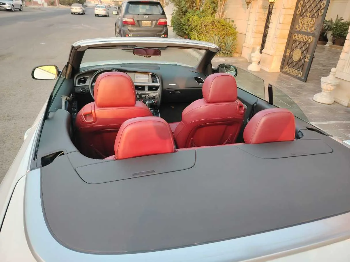 Car image 19