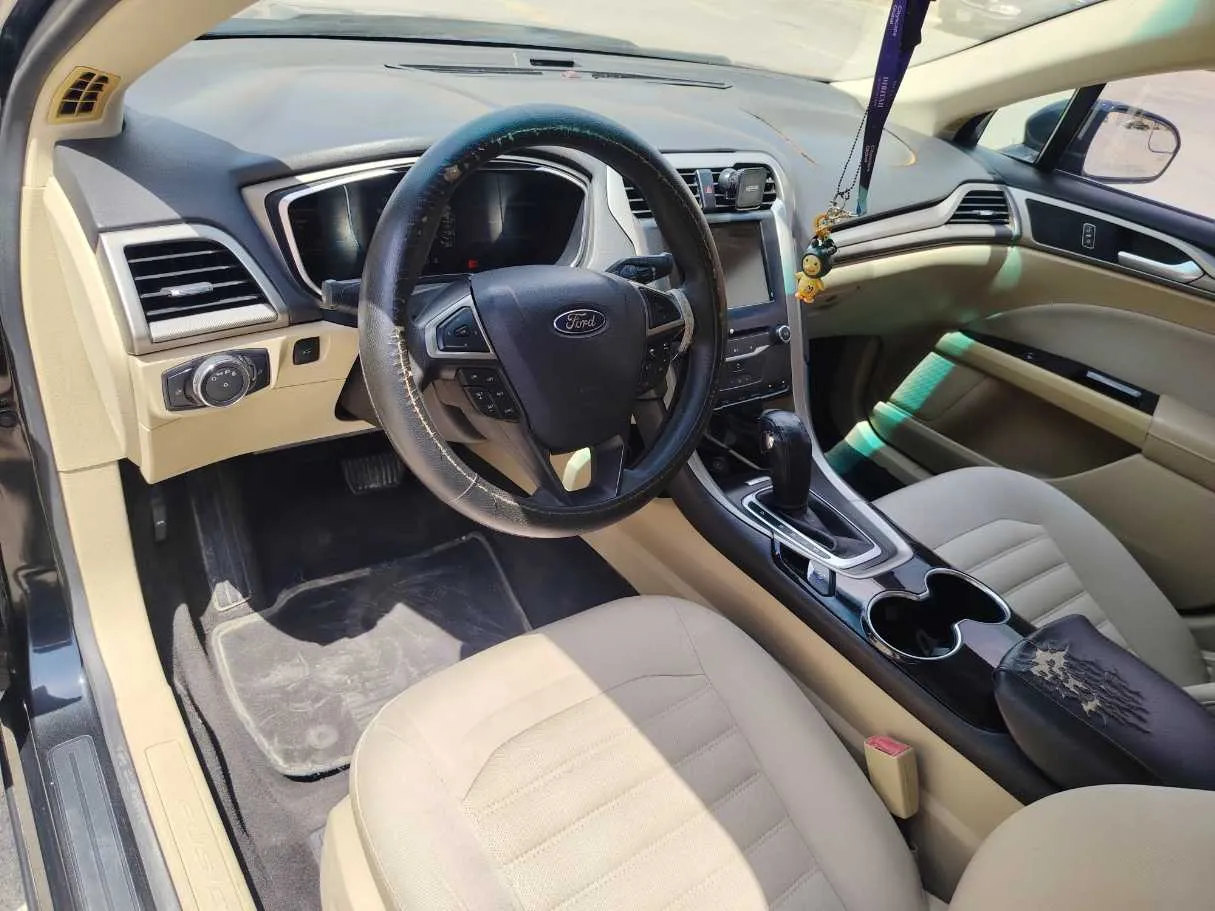 Car image 12