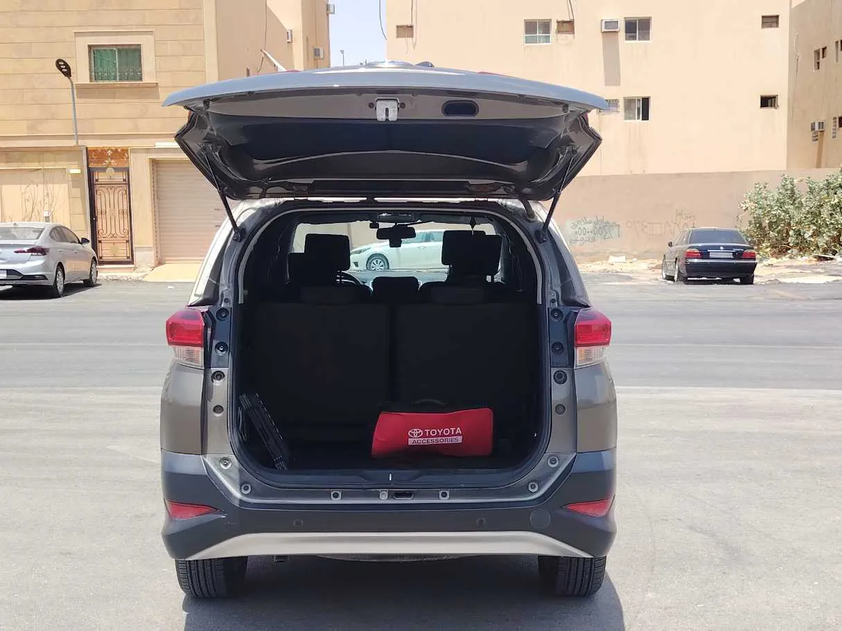 Car image 24