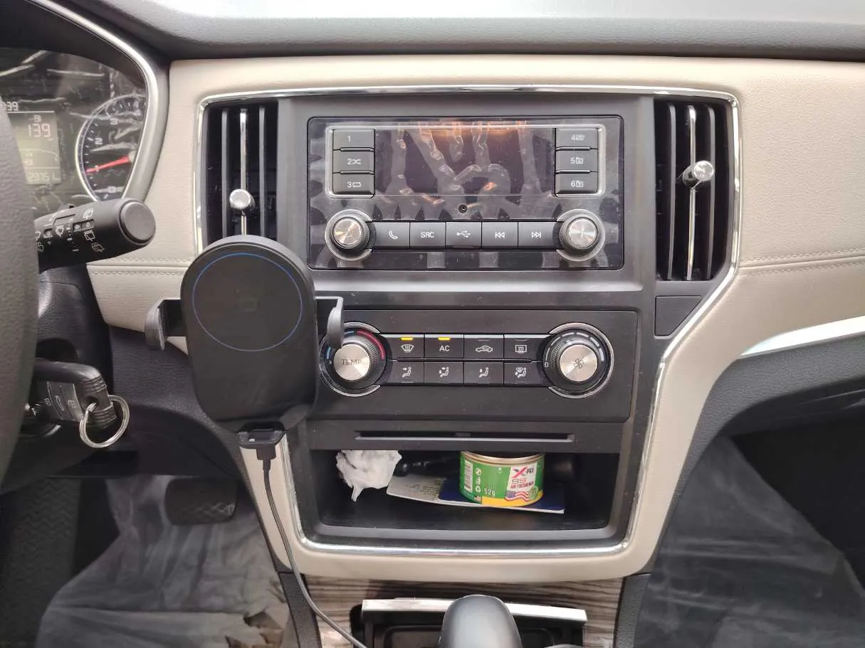 Car image 10