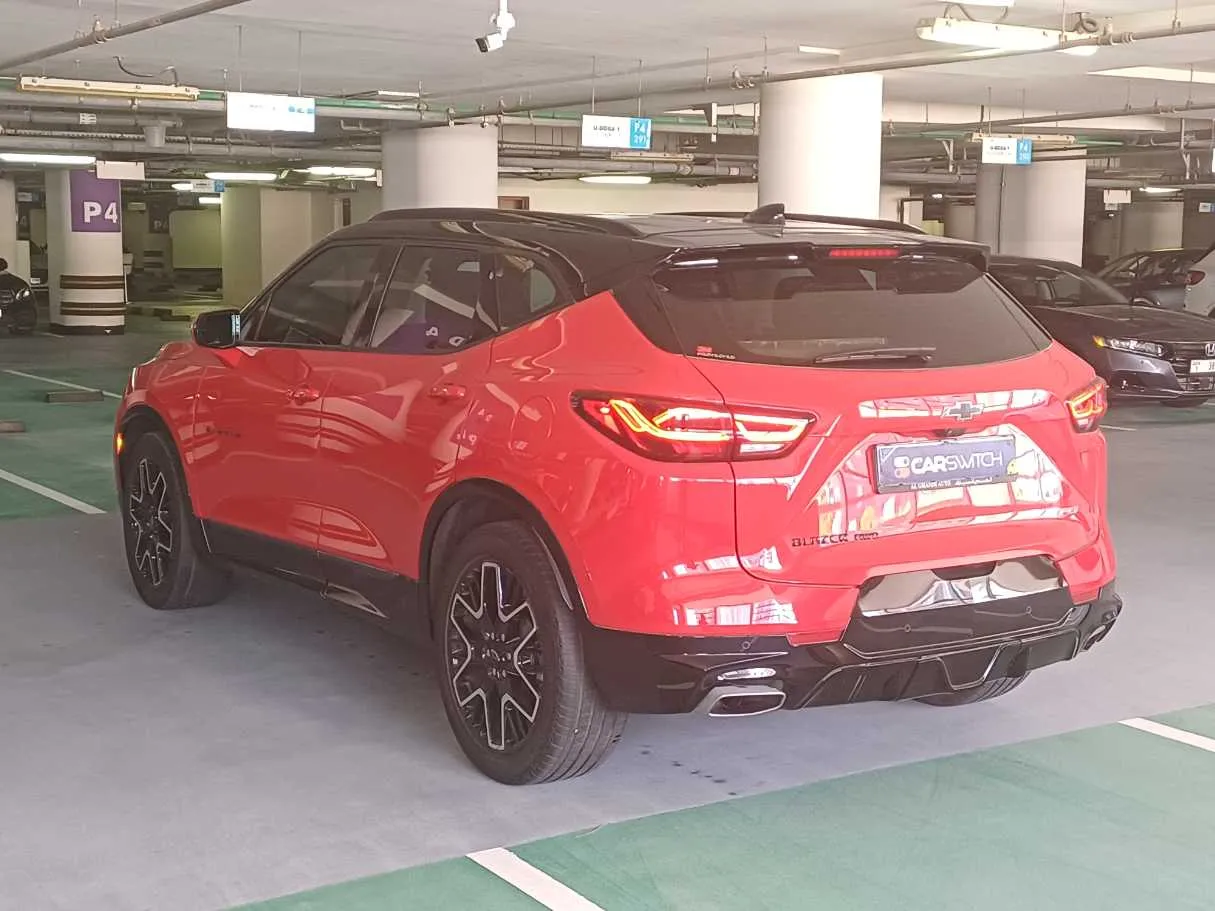 Car image 5