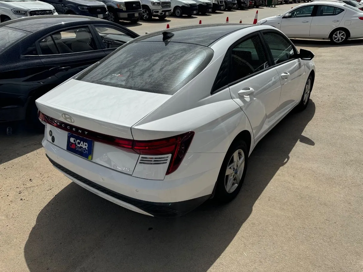 Car image 4
