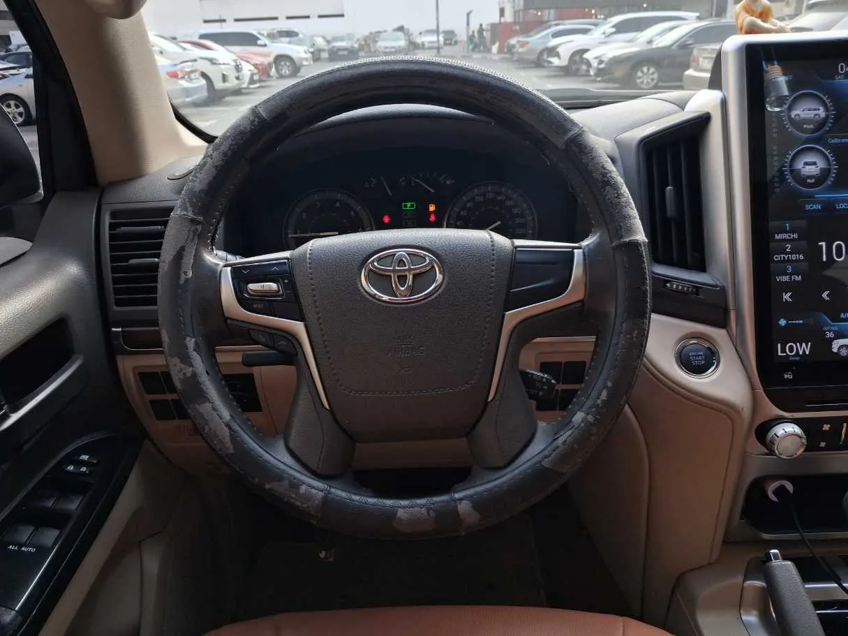 Car image 17