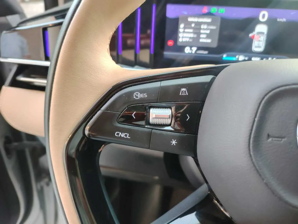 Car image 37