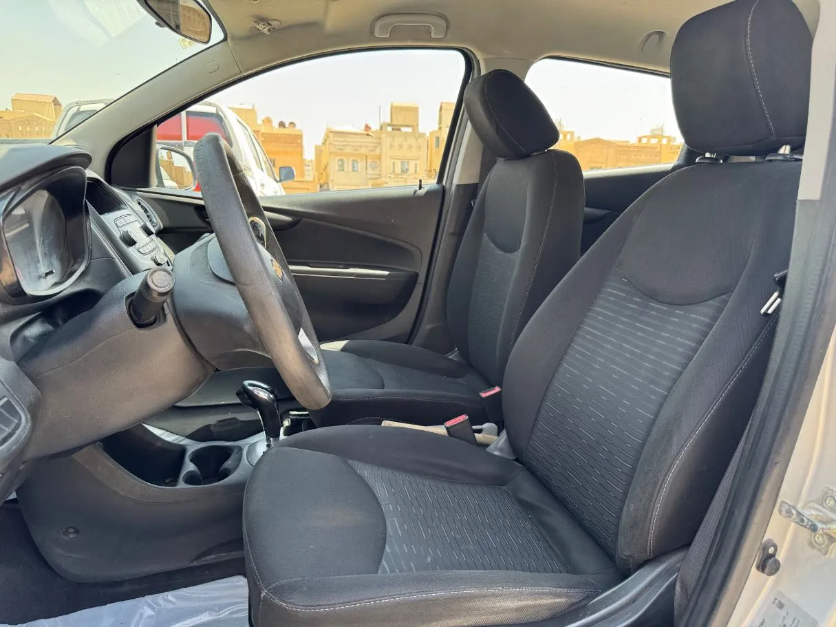 Car image 12