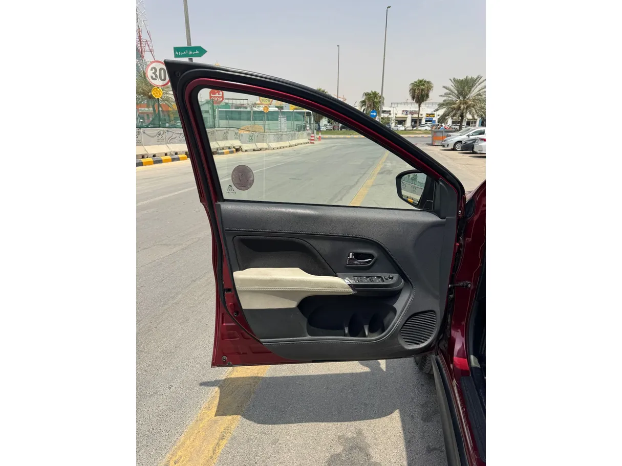 Car image 10
