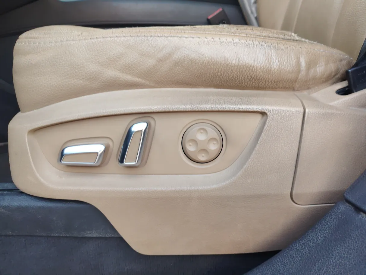 Car image 28