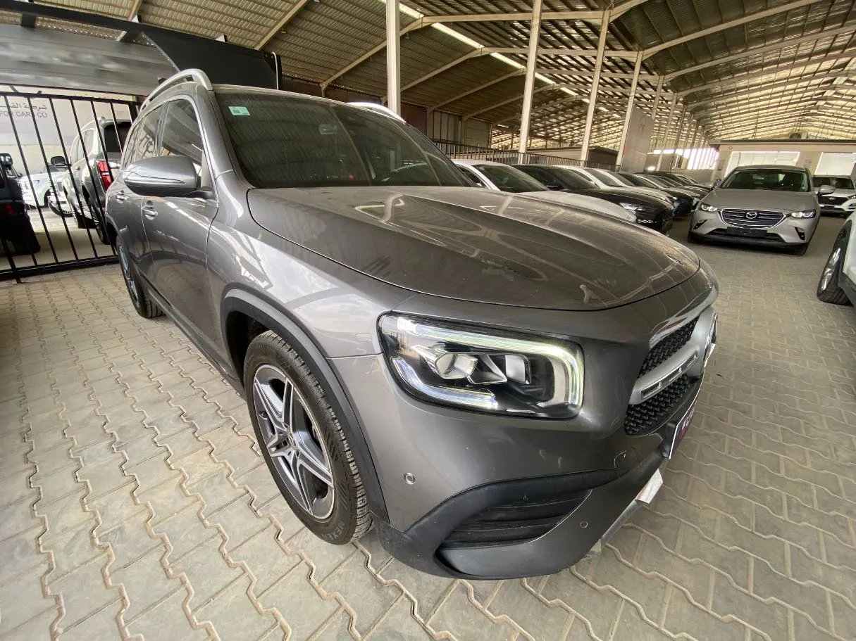 Car image 3