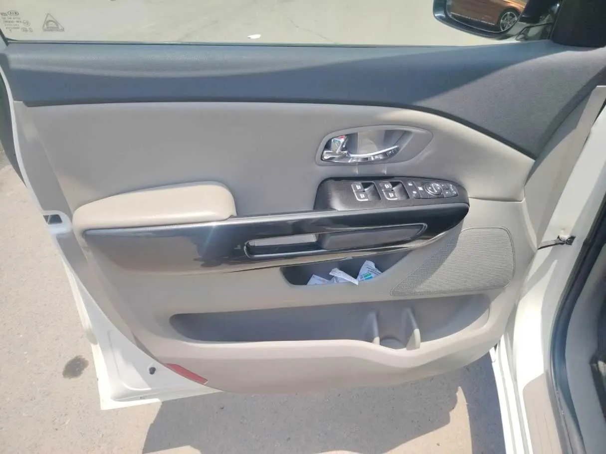 Car image 32