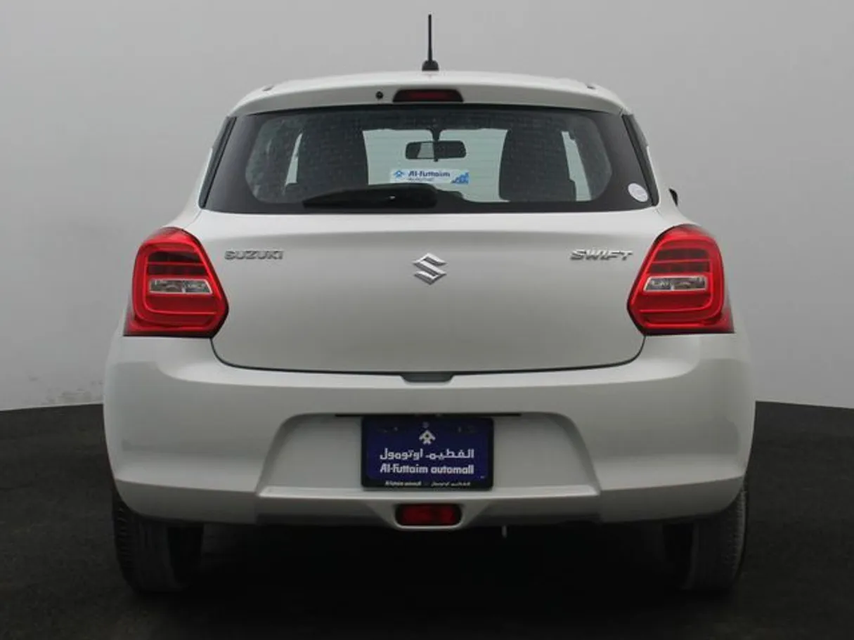 Car image 12