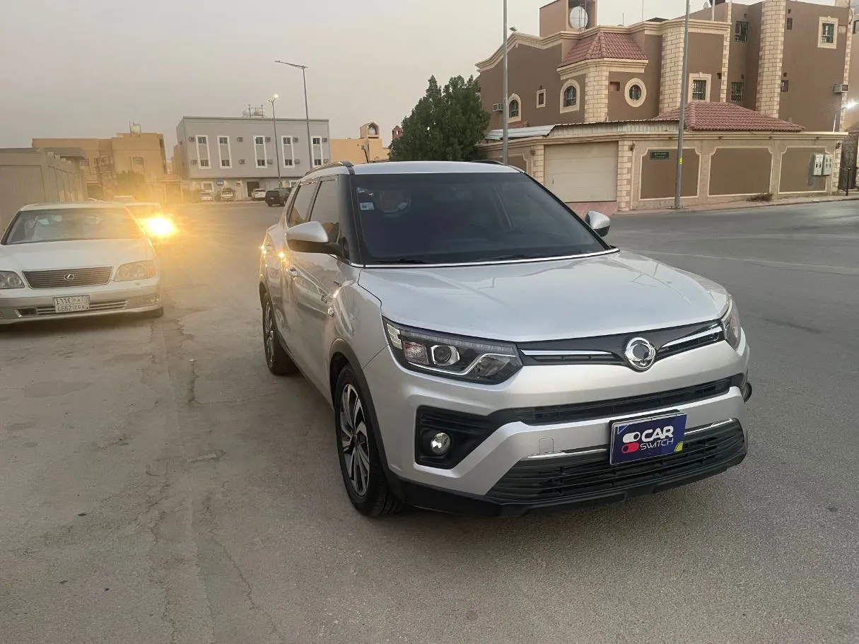 Car image 3