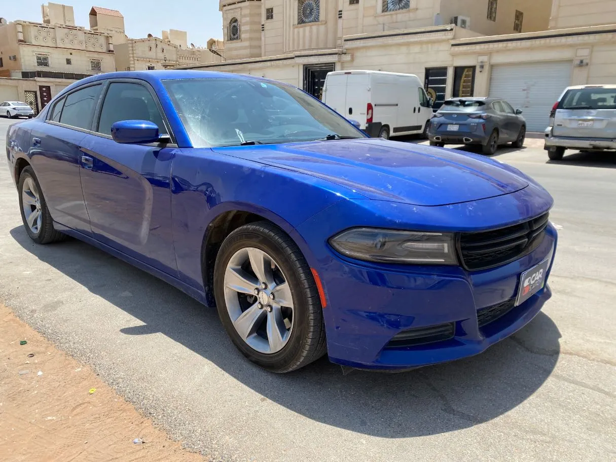 Car image 4