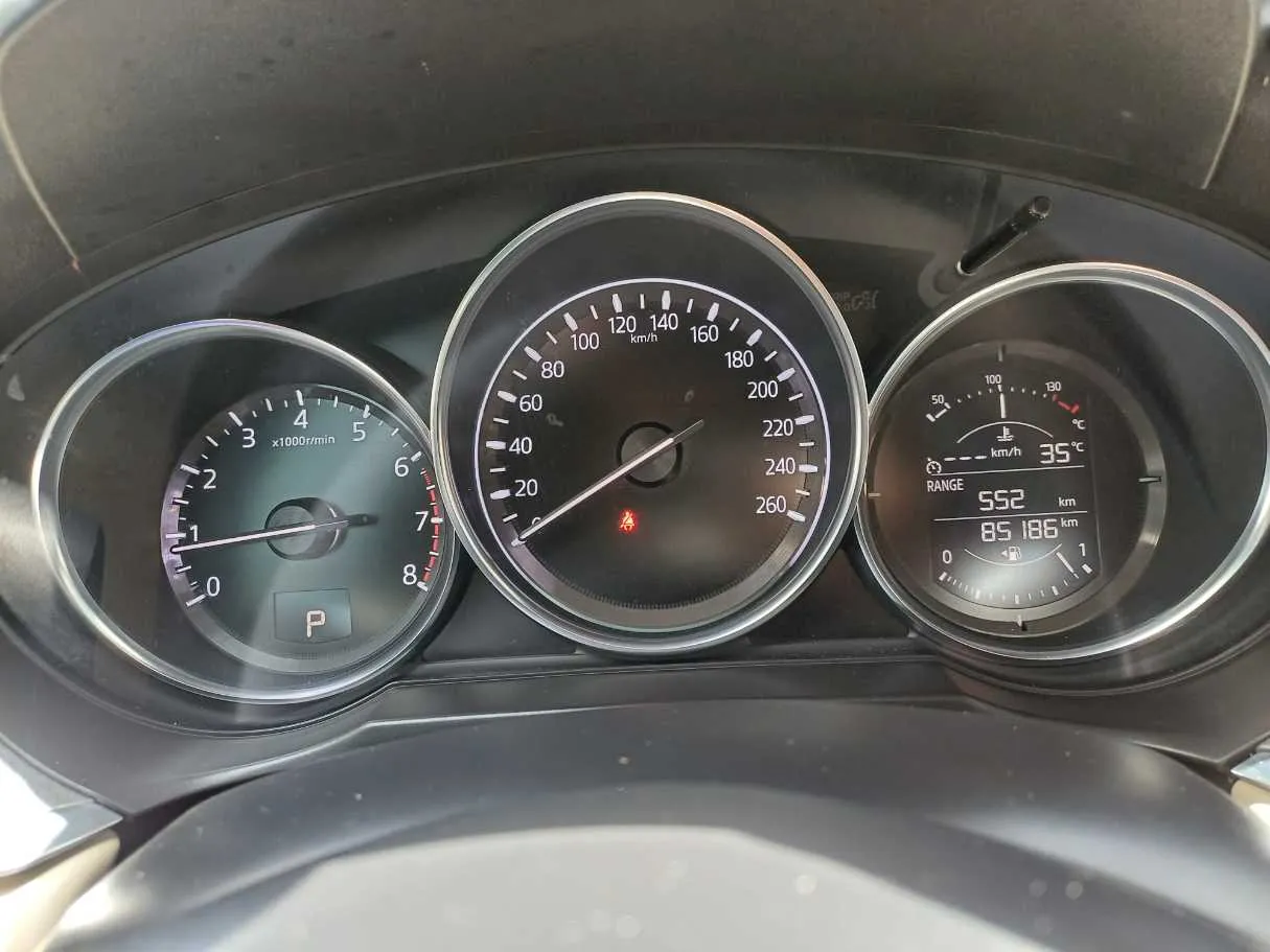 Car image 19