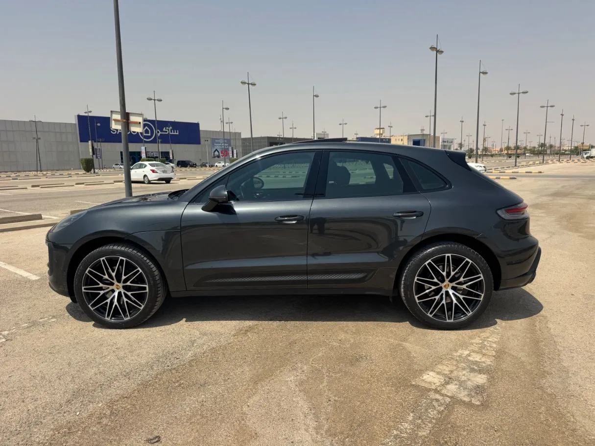 Car image 8