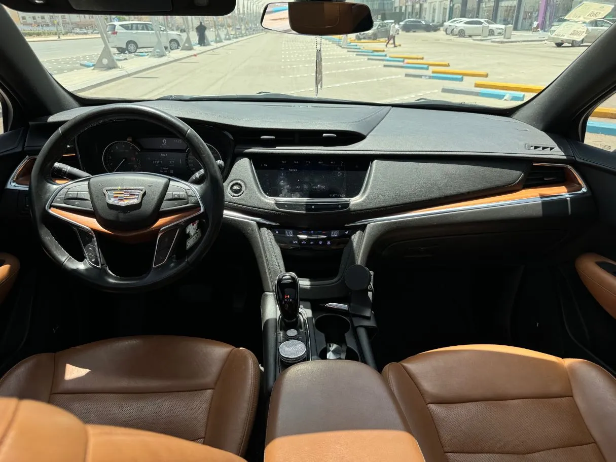 Car image 18