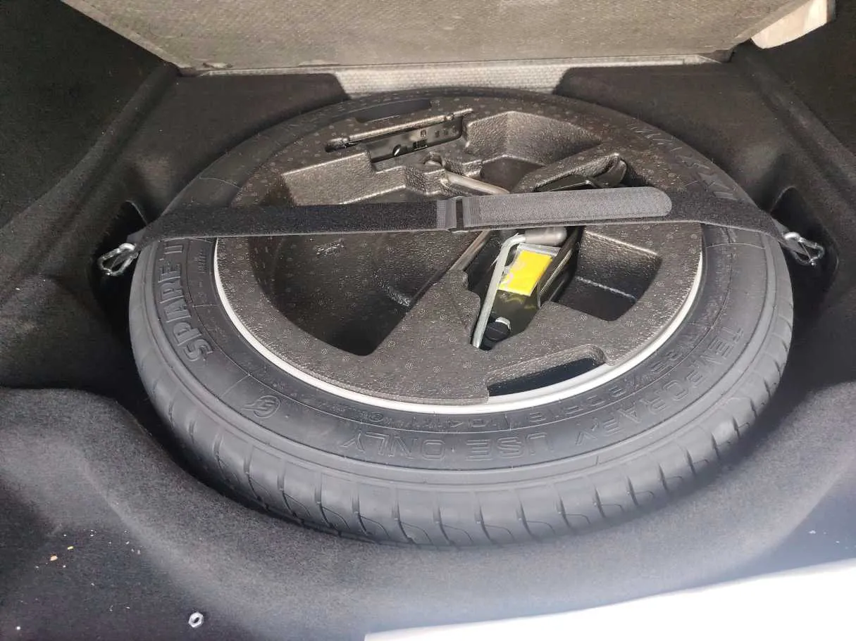 Car image 32