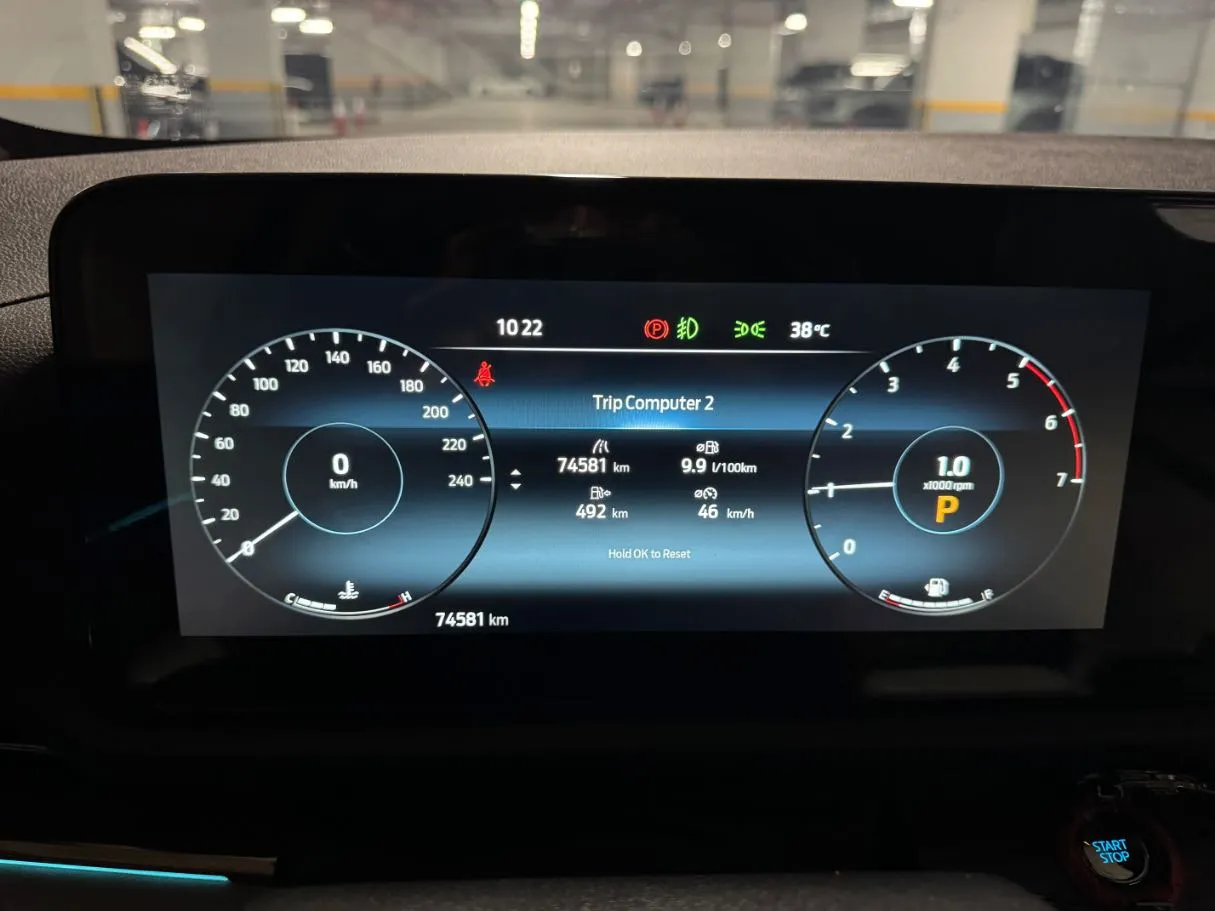 Car image 18