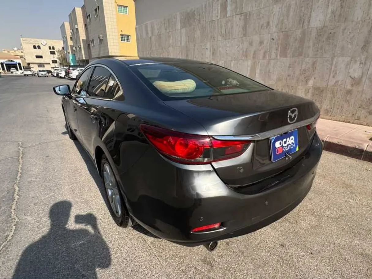 Car image 8
