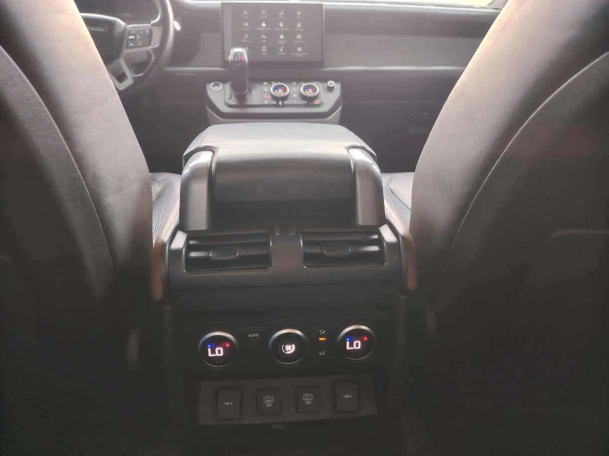 Car image 28