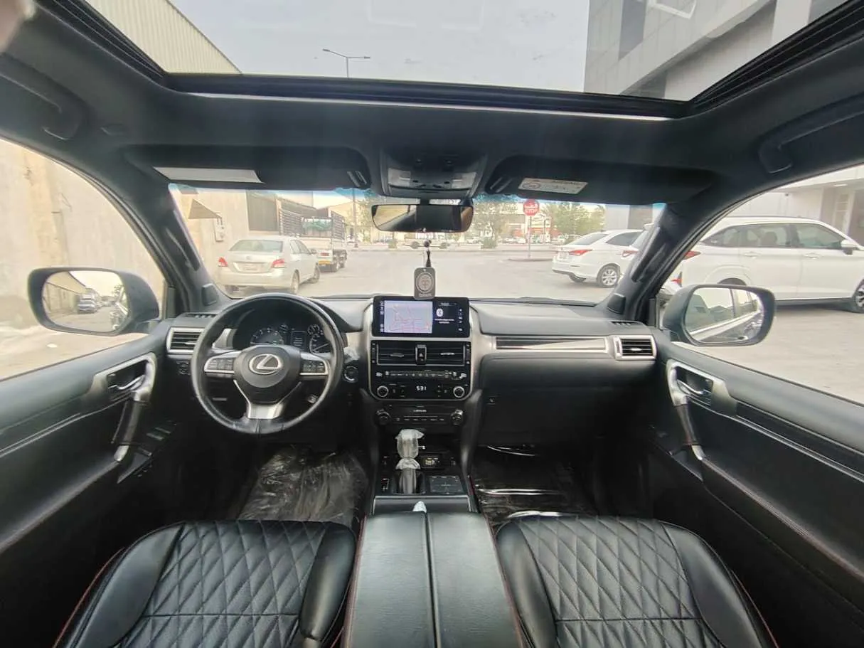 Car image 19