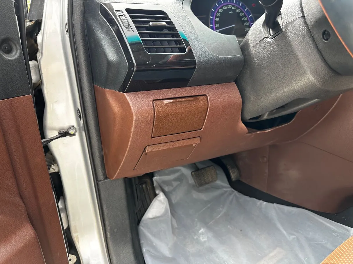 Car image 12