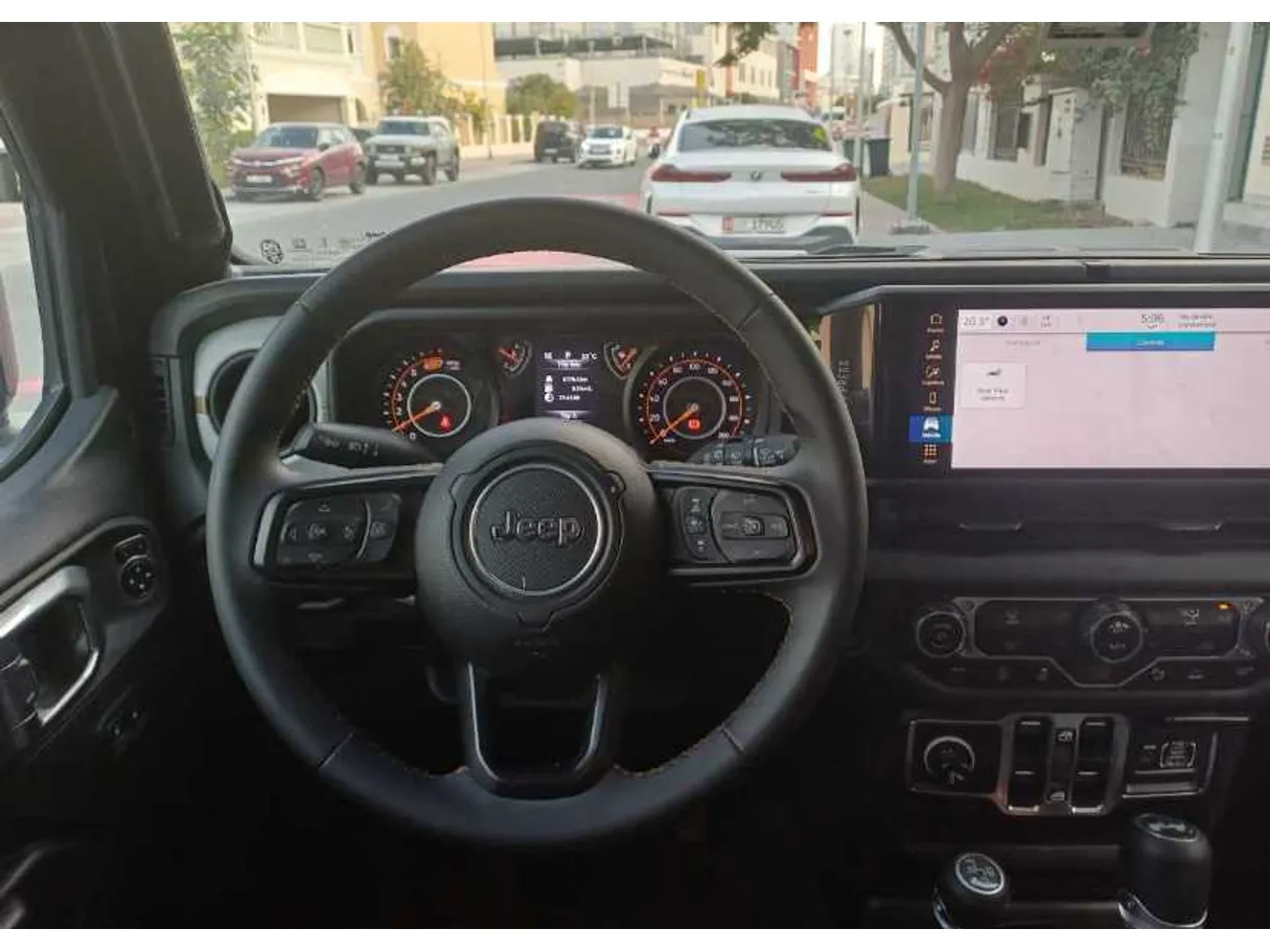 Car image 13