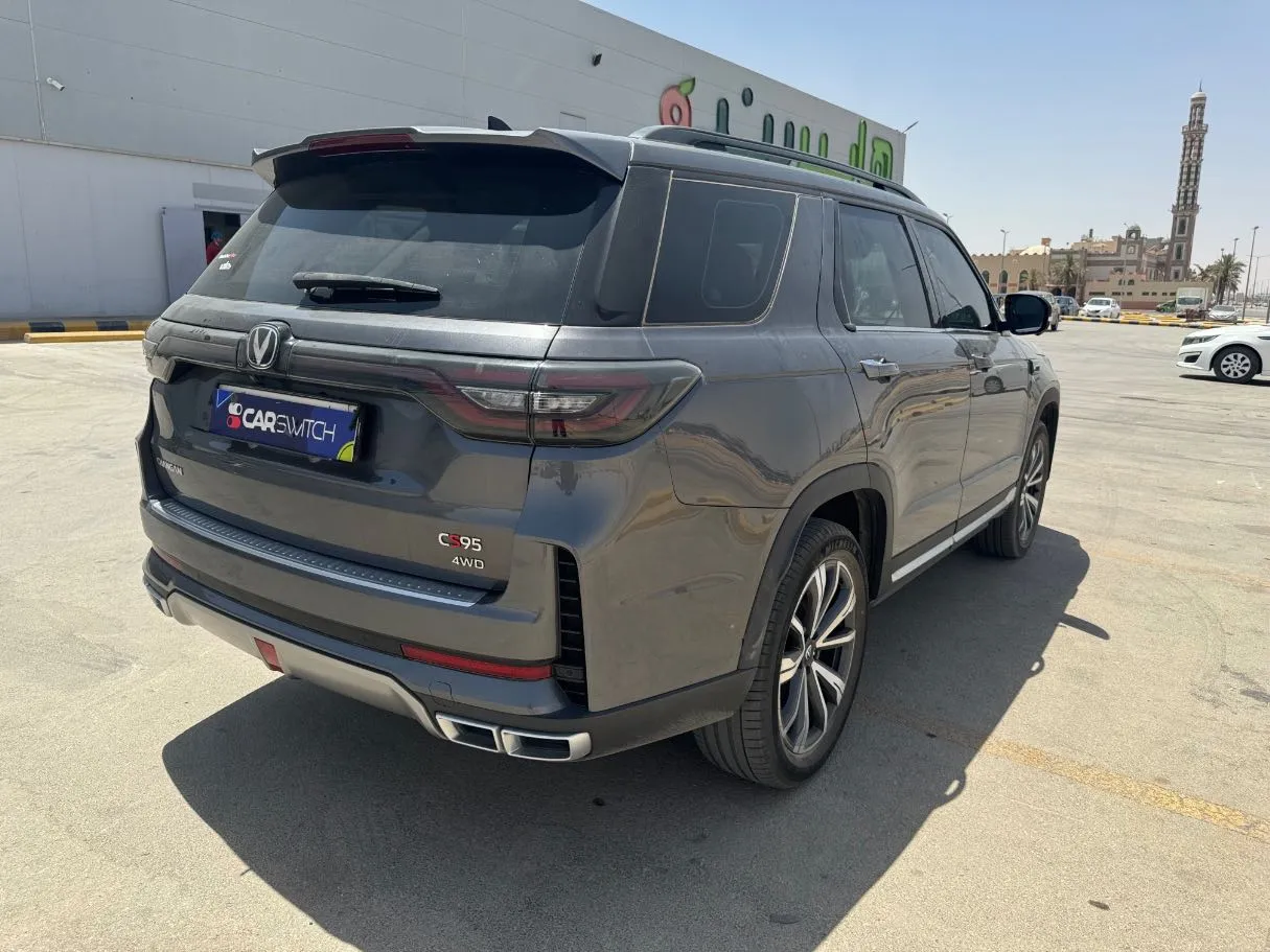 Car image 5