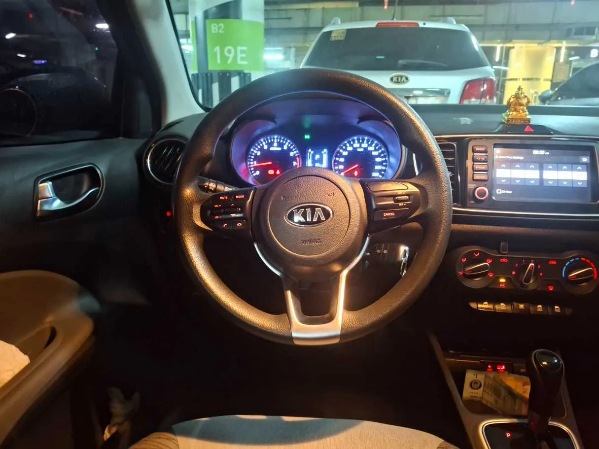Car image 17