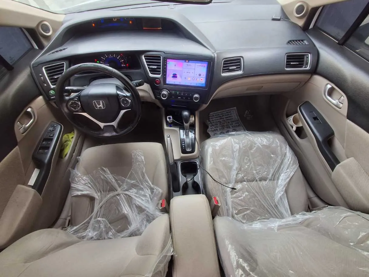 Car image 14