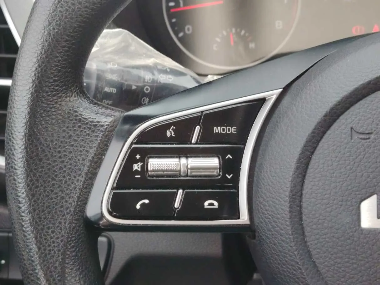Car image 26
