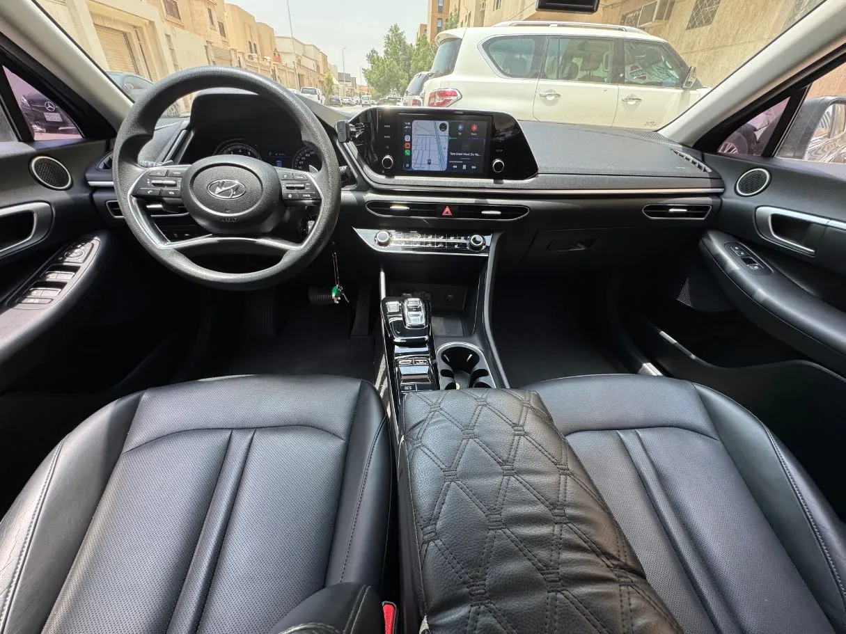 Car image 16