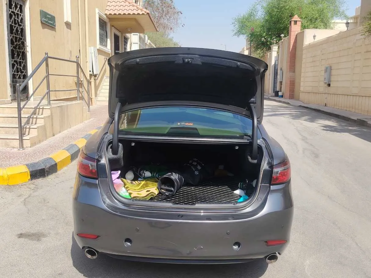 Car image 20