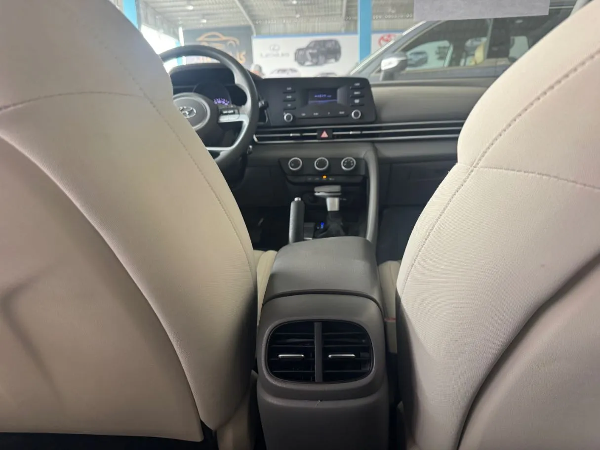 Car image 18