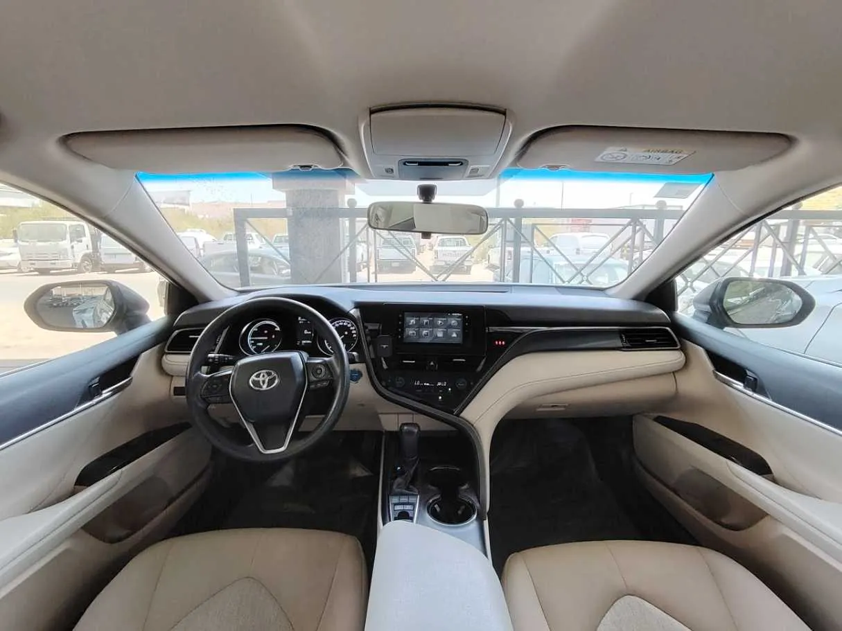 Car image 19