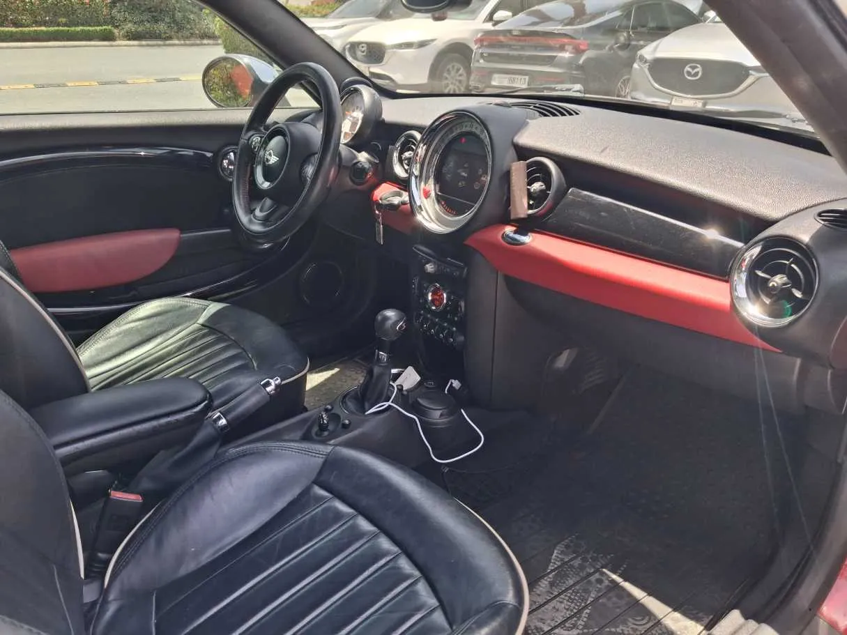 Car image 14