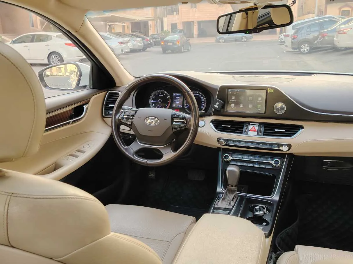 Car image 21