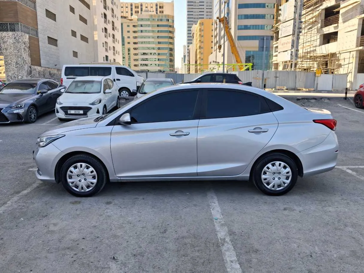 Car image 8