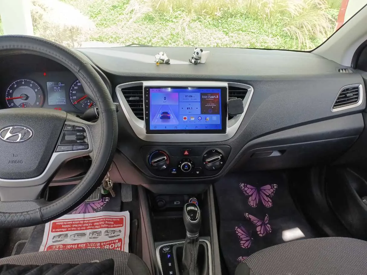 Car image 17