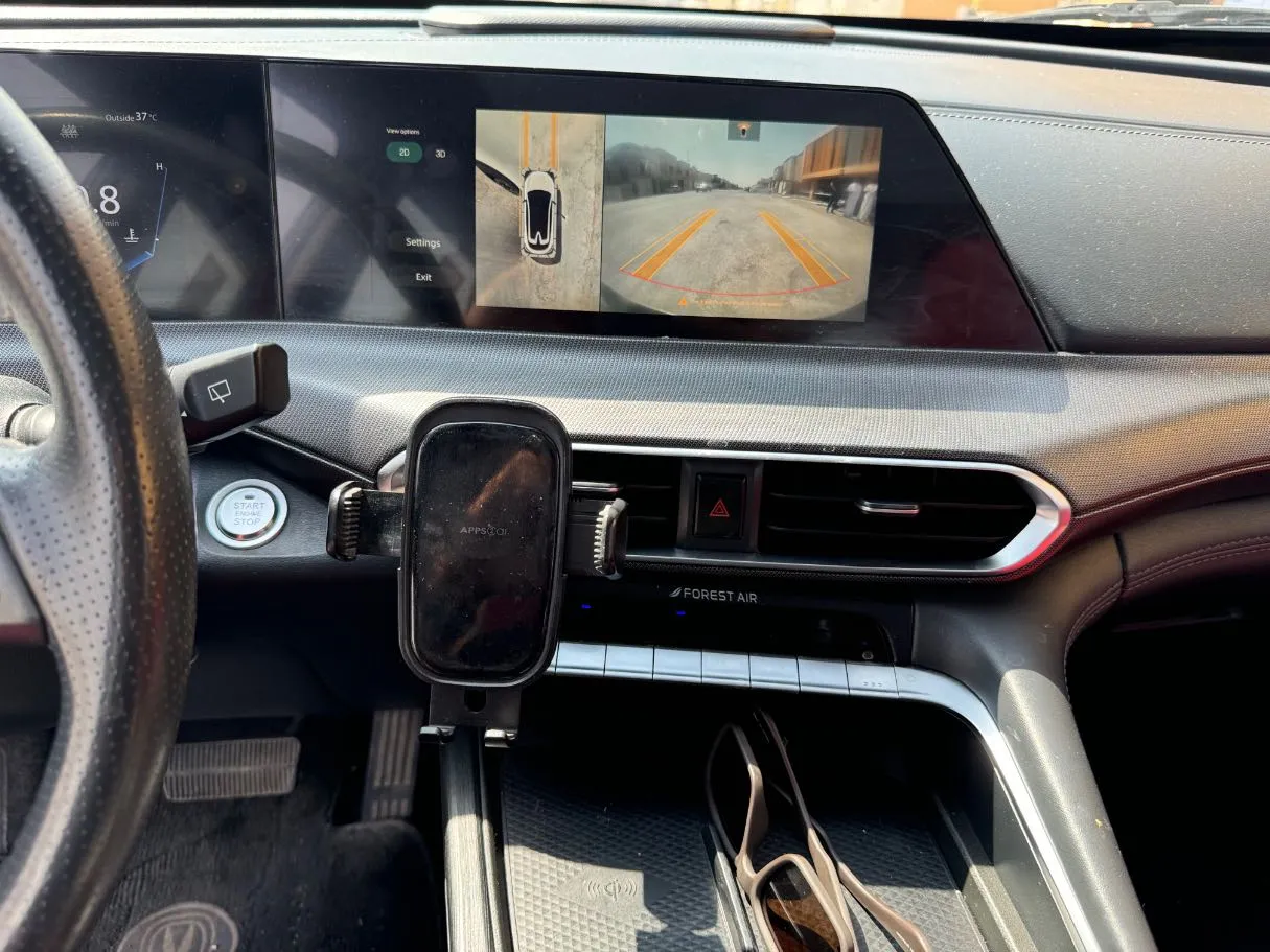 Car image 18