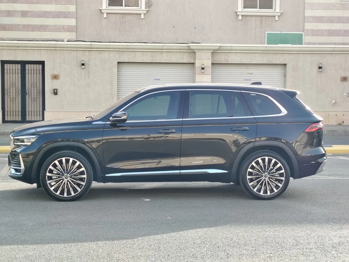 Car image 8
