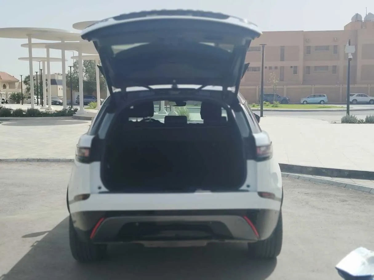 Car image 25
